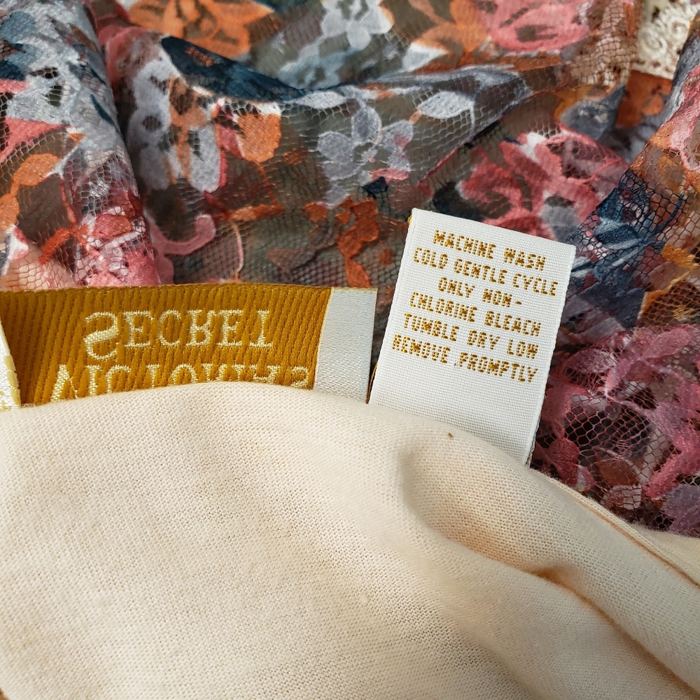 Victoria's Secret Robe Gold Label Cottage Core Robe - Picture 10 of 10